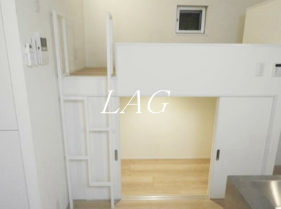 【居間・リビング】 | エレガンス・ヴィラ | 洋室のお部屋です。