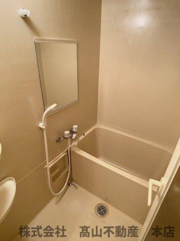 福津市中央５丁目のアパートの浴室