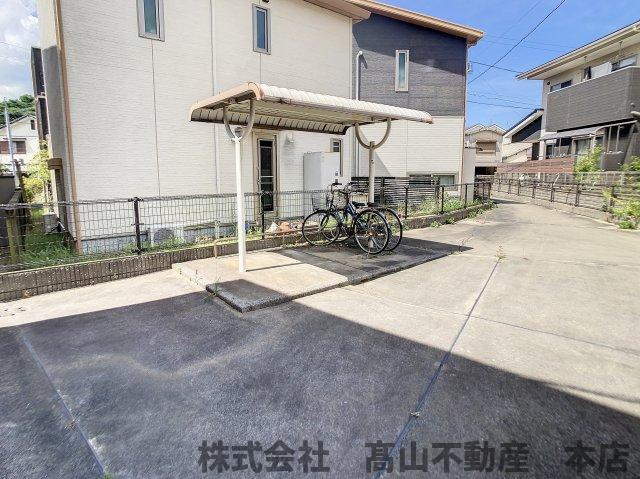 福津市中央５丁目のアパートの駐車場