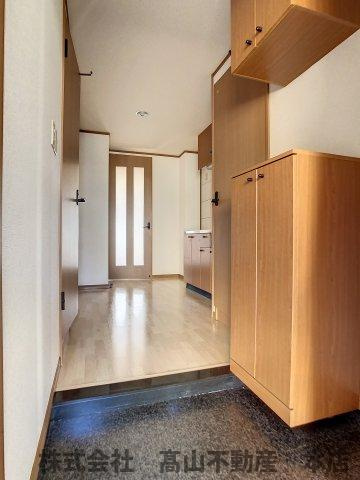 福津市中央５丁目のアパートの玄関