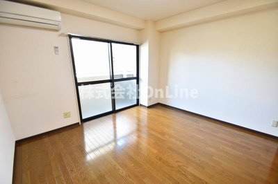 【居間・リビング】 | ザ・タワーハウス・ワン