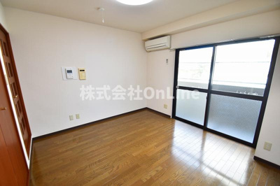 【居間・リビング】 | ザ・タワーハウス・ワン