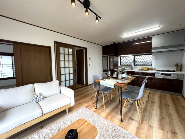 全国の前田さん集まれ！『戸塚区前田町』リフォーム戸建の居間・リビング