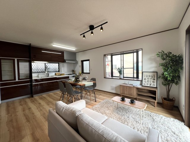 全国の前田さん集まれ！『戸塚区前田町』リフォーム戸建の居間・リビング