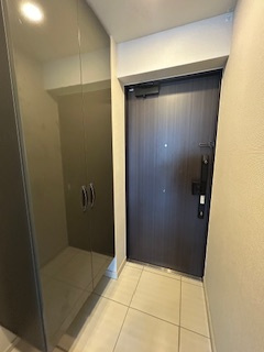 グランアッシュ江坂の玄関|収納もある玄関です