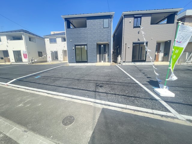 クレイドルガーデン八戸市小中野第7　3号棟の前面道路含む現地写真