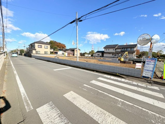 【前面道路含む現地写真】 | 鶴ヶ島市上新田　建築条件なし売地　東武越生線『西大家駅』徒歩10分　【新町小学区】