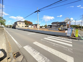 【前面道路含む現地写真】 | 鶴ヶ島市上新田　建築条件なし売地　東武越生線『西大家駅』徒歩10分　【新町小学区】