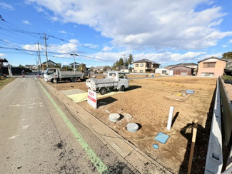 【前面道路含む現地写真】 | 鶴ヶ島市上新田　建築条件なし売地　東武越生線『西大家駅』徒歩10分　【新町小学区】