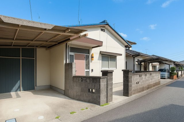 鳥栖市平田町　売り土地の前面道路含む現地写真