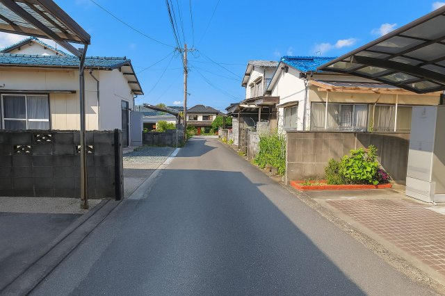 鳥栖市平田町　売り土地の前面道路含む現地写真