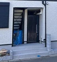 アンビション豊春のエントランス