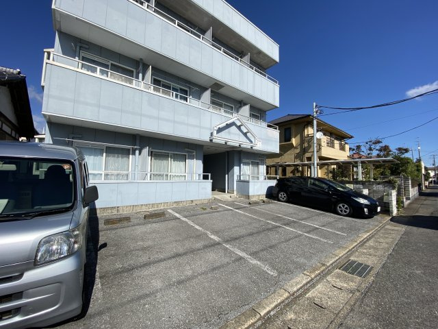 第4マルモビルの駐車場