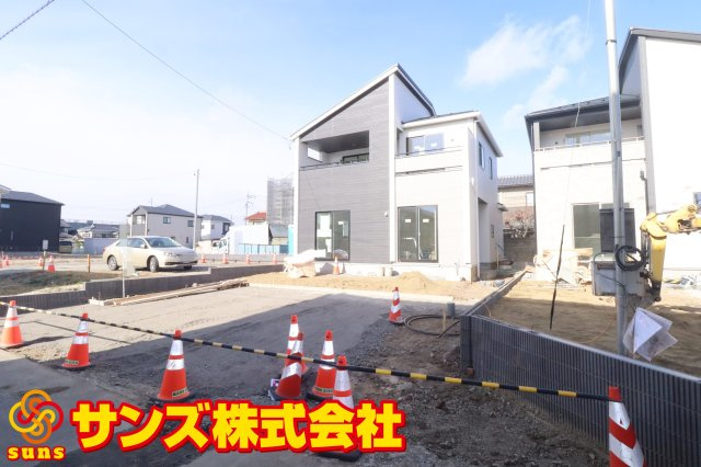 郡山市小原田２丁目　　　2号棟　　　小原田小学校、小原田中学区の外観|南東側から見た駐車場を含む外観♪