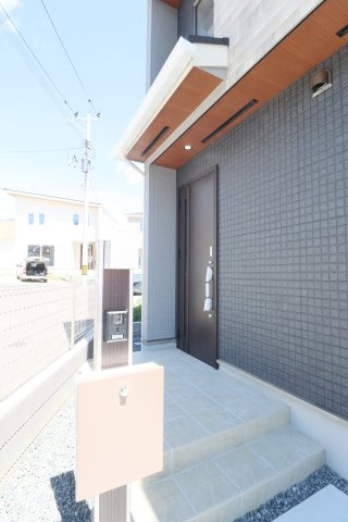 郡山市小原田２丁目　　　2号棟　　　小原田小学校、小原田中学区の玄関|※同社施工例