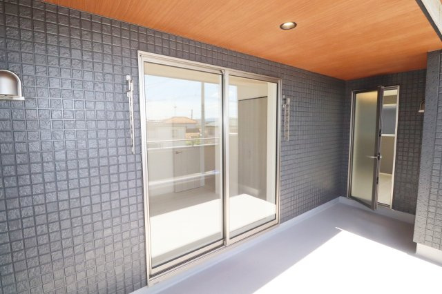 郡山市小原田２丁目　　　2号棟　　　小原田小学校、小原田中学区のバルコニー|※同社施工例