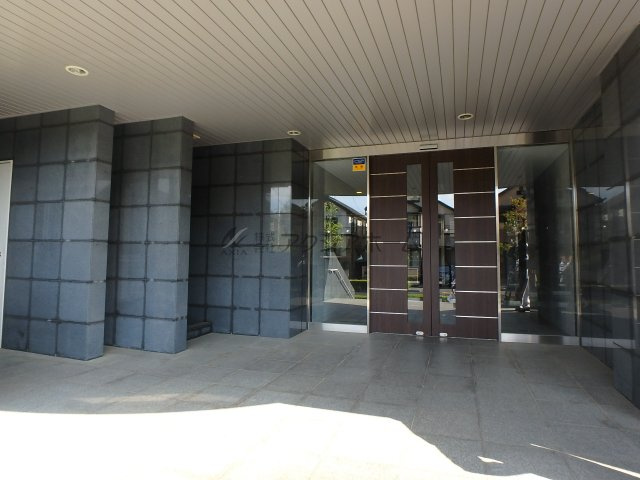 アンビシャス久米川のエントランス