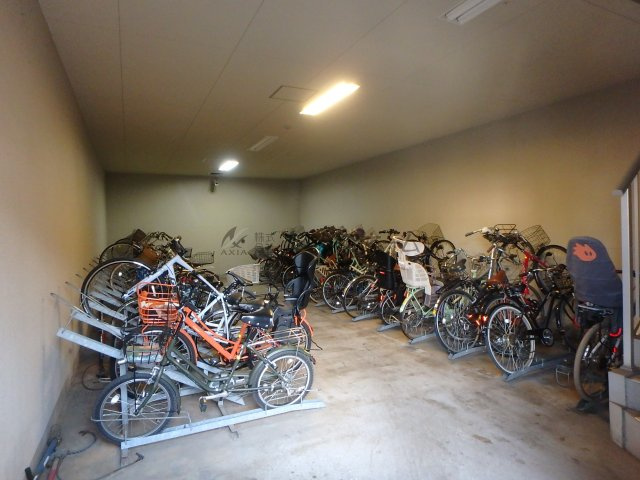 アンビシャス久米川の駐輪場