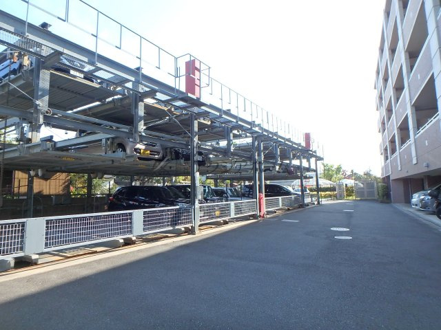 アンビシャス久米川の駐車場