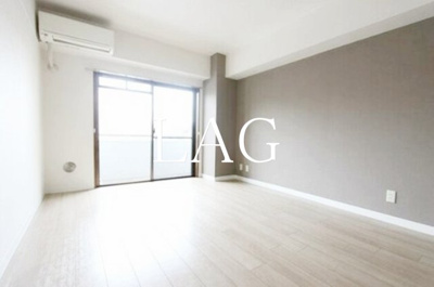 【居間・リビング】 | メゾン伊佐司 | 洋室のお部屋です。