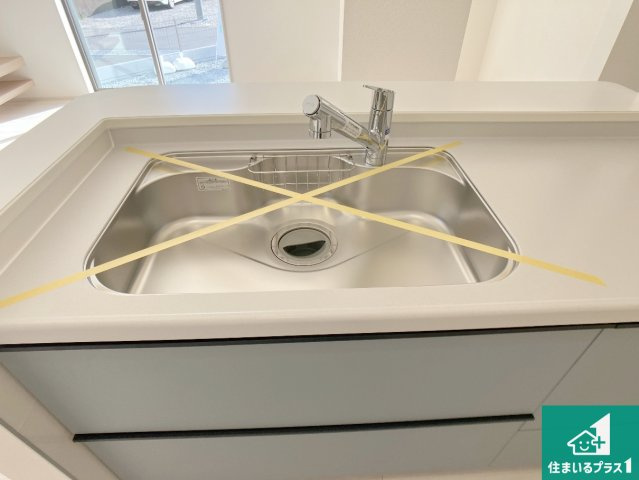 西脇市西脇　第15期　新築一戸建ての設備|蛇口の先端に浄水器を内蔵しています！原水と浄水、お湯と冷水、シャワーの切替えがワンタッチなので用途によって使い分けられます。