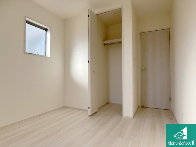 西脇市西脇　第15期　新築一戸建ての洋室|シンプルな洋室は、自分好みのインテリアが楽しめます♪ご家族とインテリアや家具を選びに行くのは新築購入時の醍醐味の一つです。ぜひお楽しみください♪