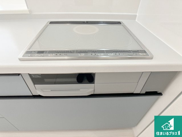 西脇市西脇　第15期　新築一戸建ての設備|火を使わないので、安心なＩＨコンロ！でこぼこが無い構造なので、掃除もしやすく清潔に保てます！