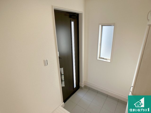 西脇市西脇　第15期　新築一戸建ての玄関|シューズボックスにはたくさんの靴が収納できるので玄関周りはいつもスッキリ！ご家族が増えても安心！