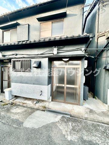 レトロハウス矢田westのエントランス