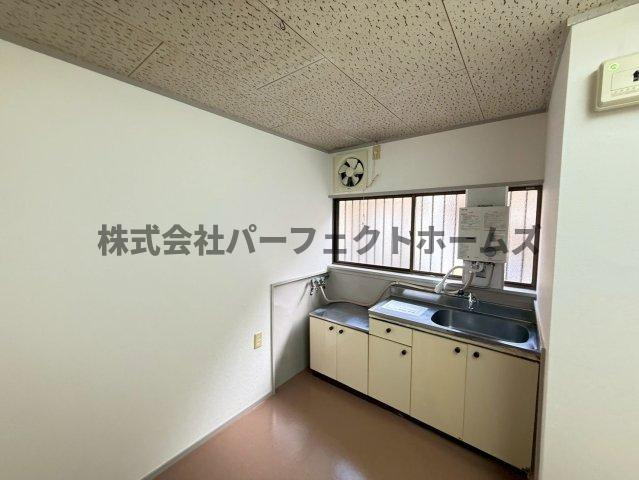 萱島東2丁目戸建　賃貸のキッチン|コンパクトなキッチンで掃除もラクラク