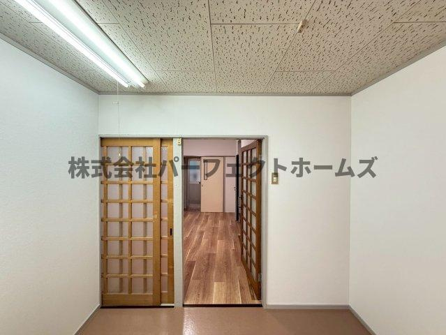 萱島東2丁目戸建　賃貸の内装|明るい室内です