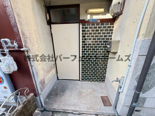 萱島東2丁目戸建　賃貸のエントランス|落ち着いたエントランスです