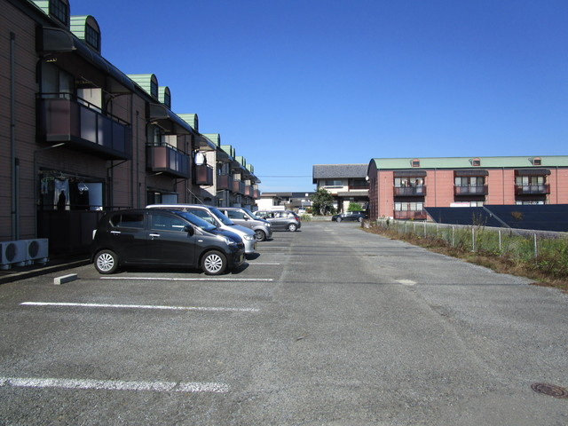 シティーハイツ　サイネリアＡ棟の駐車場|カースペースがあります