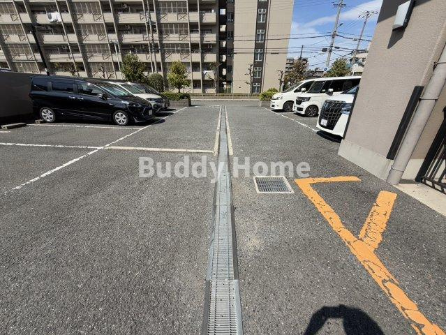プランドールむつみの駐車場