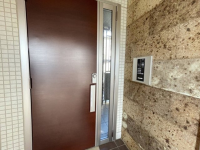  | Ｄ-ｒｏｏｍＢｕｓｉｎｅｓｓ小山 | オートロック入り口