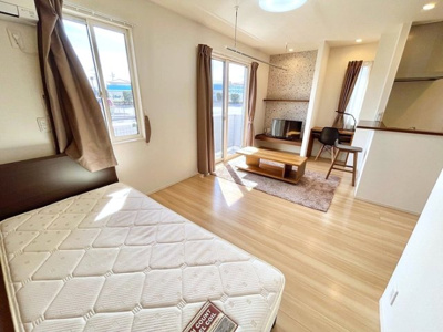 【洋室】 | Ｄ-ｒｏｏｍＢｕｓｉｎｅｓｓ小山 | ベッド付き洋室からリビング