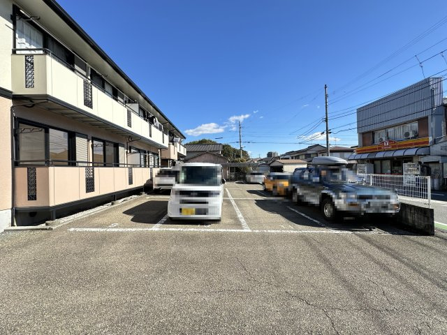 ラ･プランタン春日の駐車場