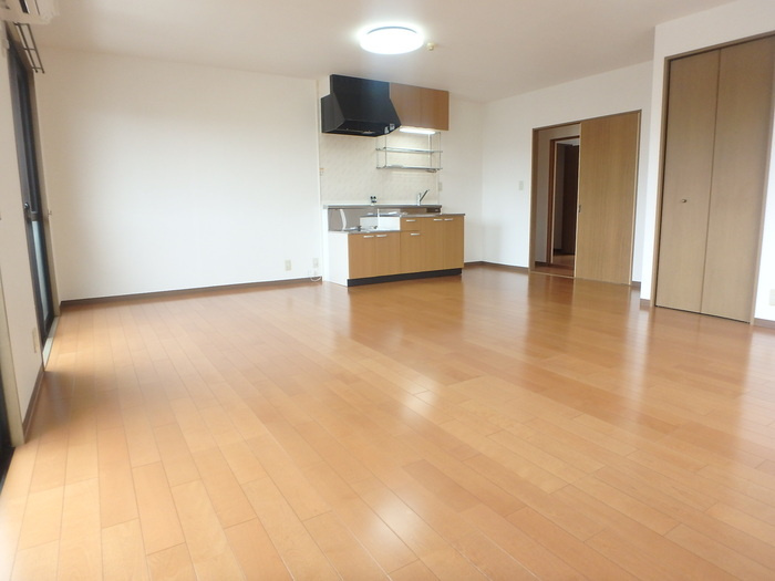 ラ･プランタン春日の居間・リビング