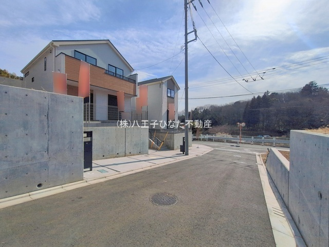 祝　成約済み　八王子市　上柚木　新築戸建て　２期の前面道路含む現地写真|～仲介手数料無料☆八王子ひなた不動産～　八王子市上柚木　新築戸建て