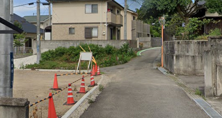 中萩町　売土地の前面道路含む現地写真