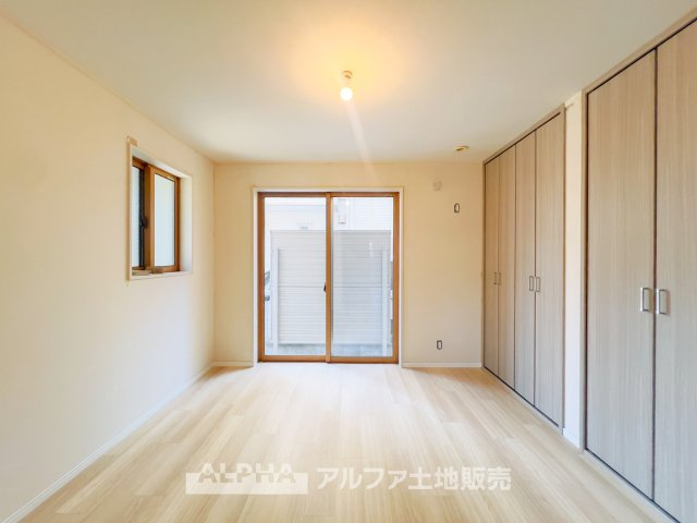 ~日野万願寺~Renovated Homeの寝室|【room】
◆居室◆光に包まれるように設計された空間。太陽の光が爽やかな目覚めを誘い、良い一日を予感させてくれます。