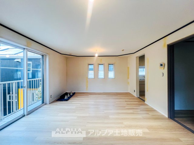 ~日野万願寺~Renovated Homeの居間・リビング|【Going home】
◆帰宅◆リビングルームのドアを開き『ただいま～』と声をかける私。呼応するように『おかえり～』と明るい声で返す家族達。その声が聞える瞬間こそ温もりを感じるとても幸せの時間