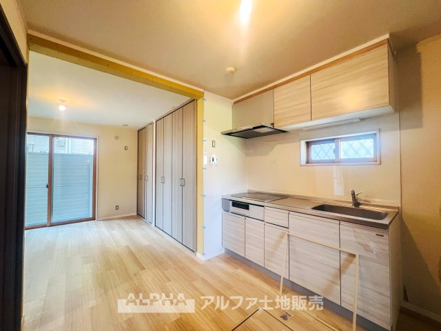 ~日野万願寺~Renovated Homeのキッチン|【Happy circle Kitchen】
◆団欒キッチン◆キッチンからは家族の団欒が飛び交い明るい陽射しを浴びながらの朝食は楽しく素敵な時を奏でる空間。
