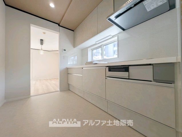 ~日野万願寺~Renovated Homeのキッチン|【Happy circle Kitchen】
◆団欒キッチン◆キッチンからは家族の団欒が飛び交い明るい陽射しを浴びながらの朝食は楽しく素敵な時を奏でる空間。
