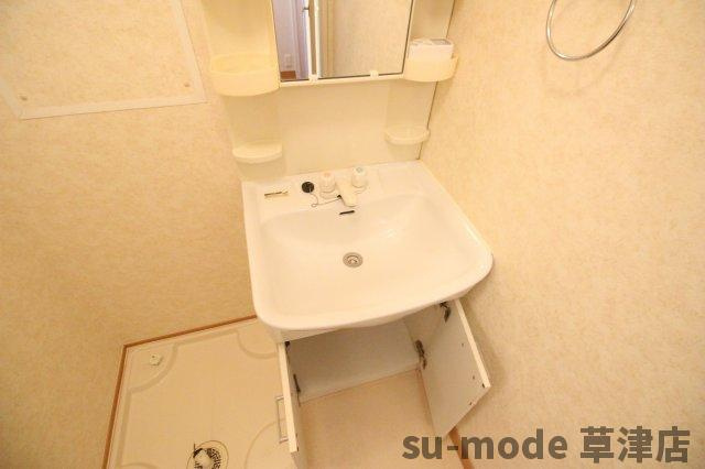 【洗面所】 | メゾン栗東 | 明るい洗面所です