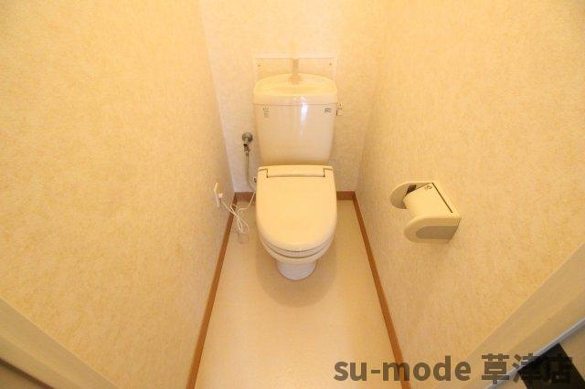 【トイレ】 | メゾン栗東 | 清潔感のあるトイレです