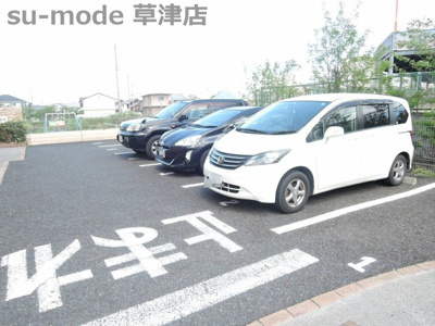 【駐車場】 | メゾン栗東 | 駐車場があるので、車を買う予定の方も安心です
