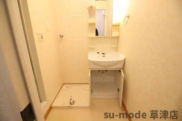 【洗面所】 | メゾン栗東 | 明るい洗面所です