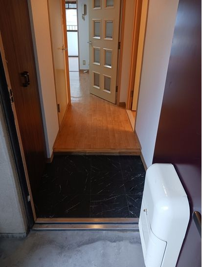 SKハイツ芝新町の玄関|※別号室参考写真