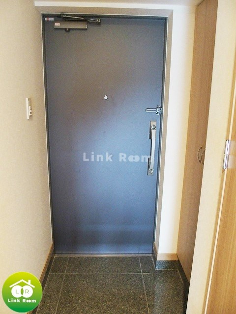 ルーブル大島弐番館の玄関